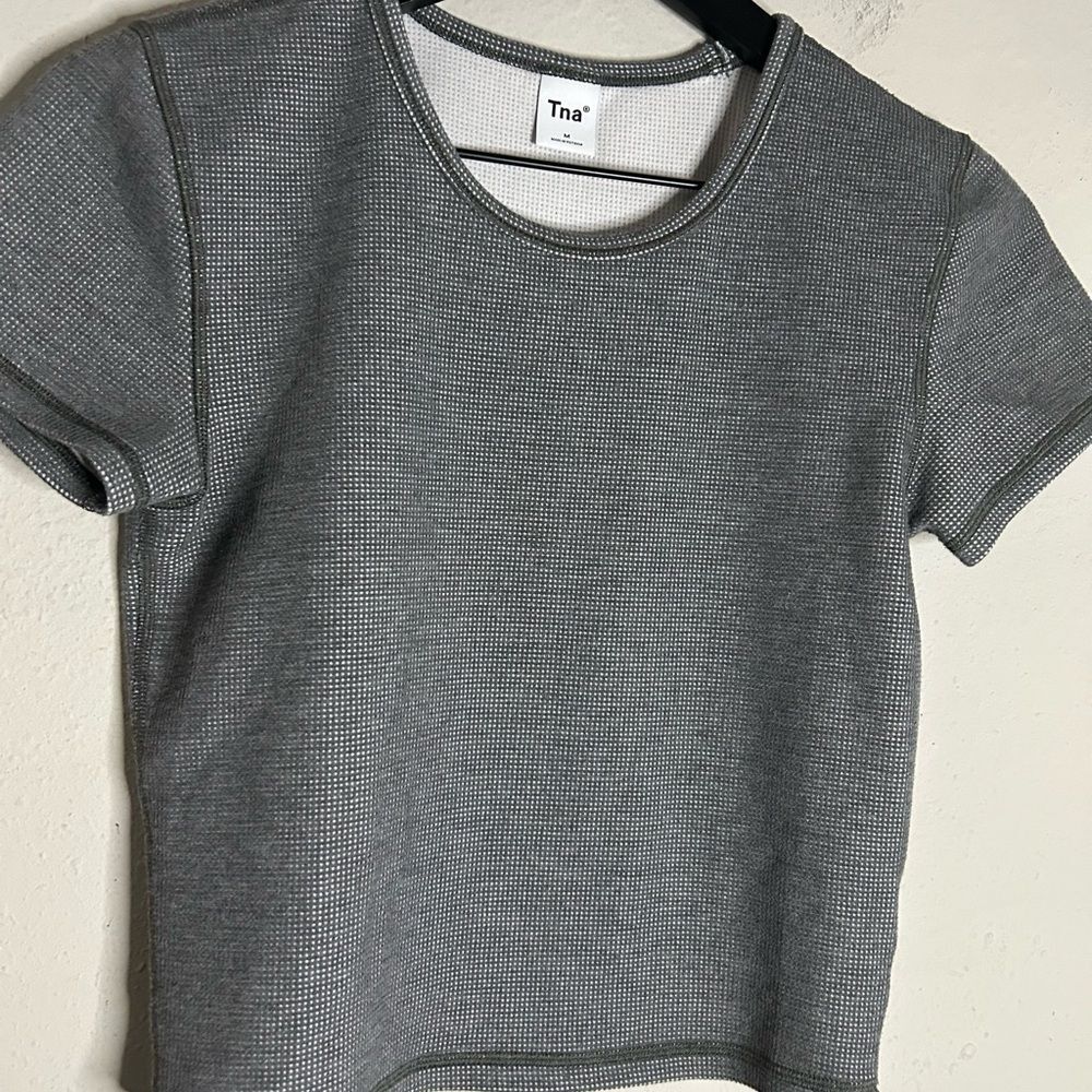 Aritzia TNA Waffle Knit Crop Tee Size M - Picture 3 of 9